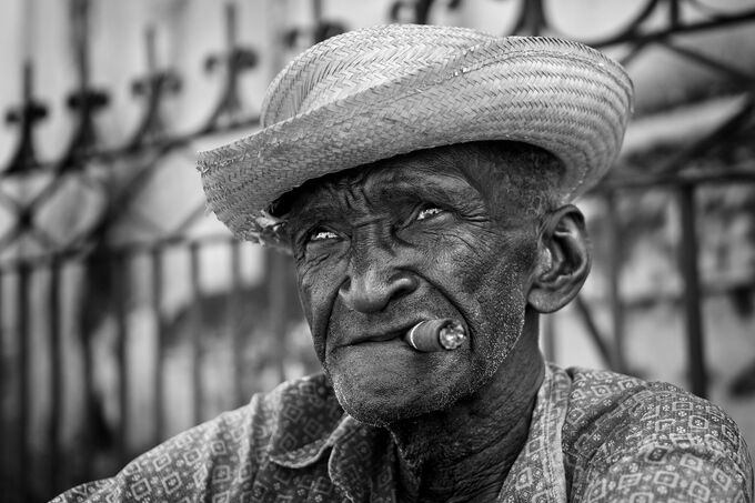 Cubaanse man met sigaar