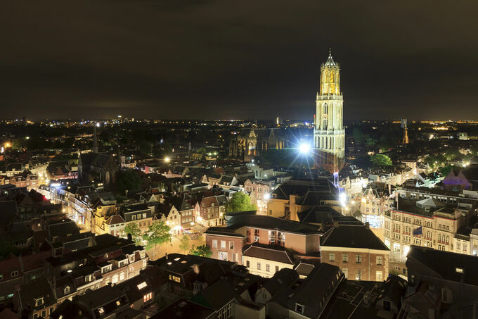 Utrecht skyline bij nacht