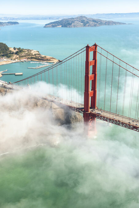 Golden gate bridge (portrait)