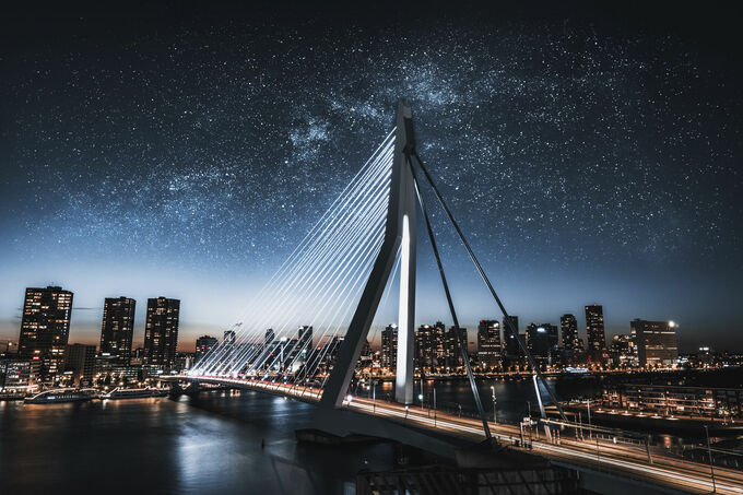 Erasmusbrug onder de sterren