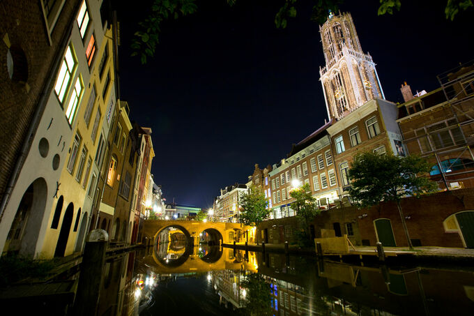 Utrecht, canal by night