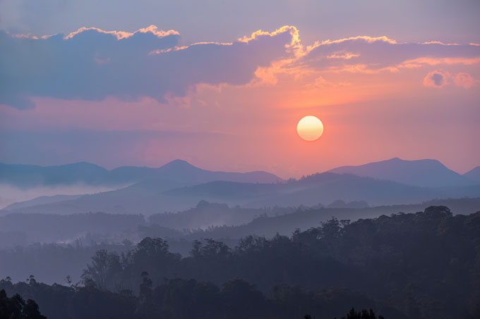 Zonsondergang in de Nilgiri-heuvels